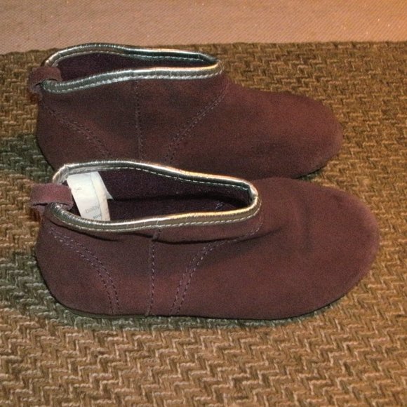 GAP Wine with Silver Trim Suede Slip On Short Boot Bootie Shoes Toddler size 10 - Picture 1 of 4